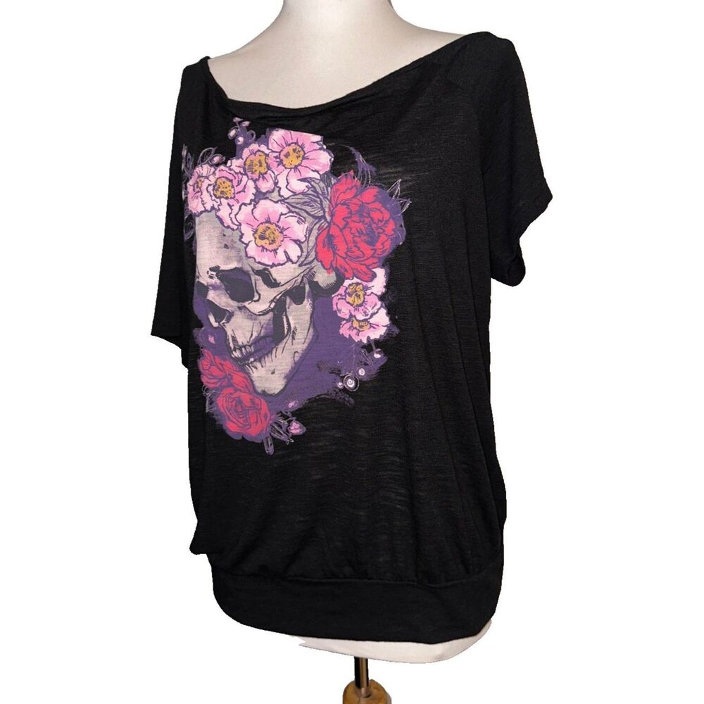 Torrid Black Skull w/ Pink Roses Super Soft Off-Shoulder Short Sleeve Top Size 0 - Picture 2 of 5